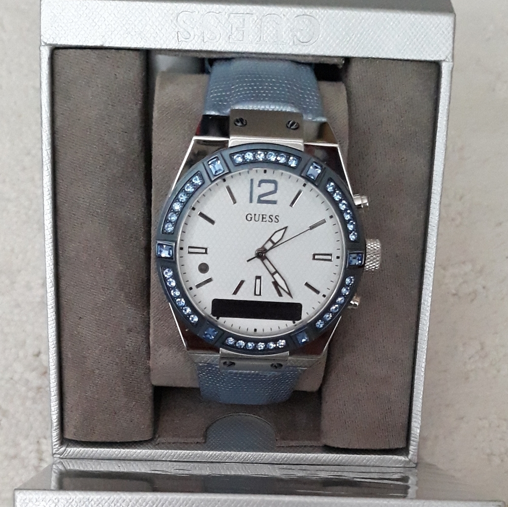 Guess smartwatch - Picture 3 of 3